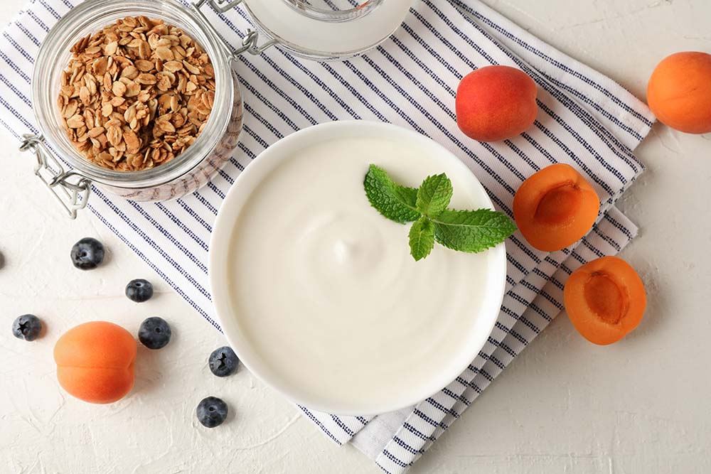 Por qué un yogurt vivo de verdad cambia tu digestión (y no es marketing)